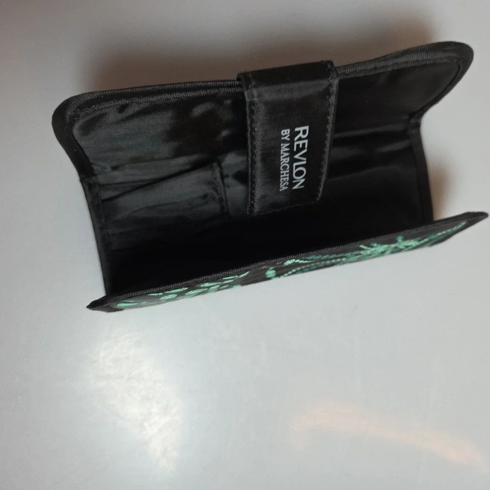 Revlon makeup brush
